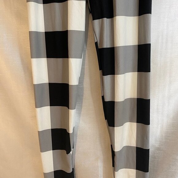 Buffalo  Plaid Leggings Ladies Medium Grey Scale - Picture 8 of 9